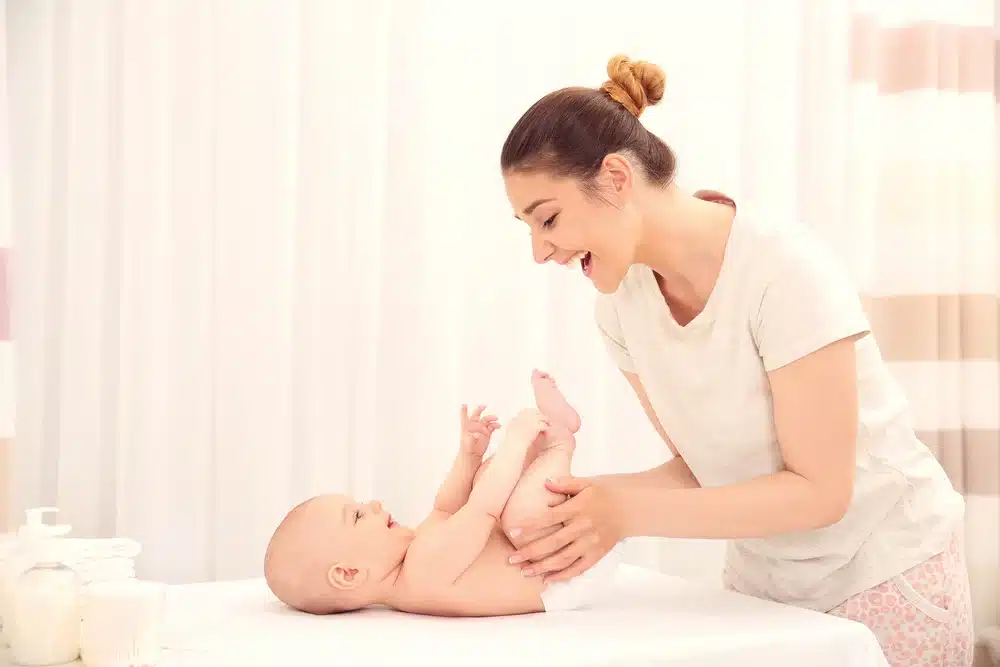 Change newborn diaper