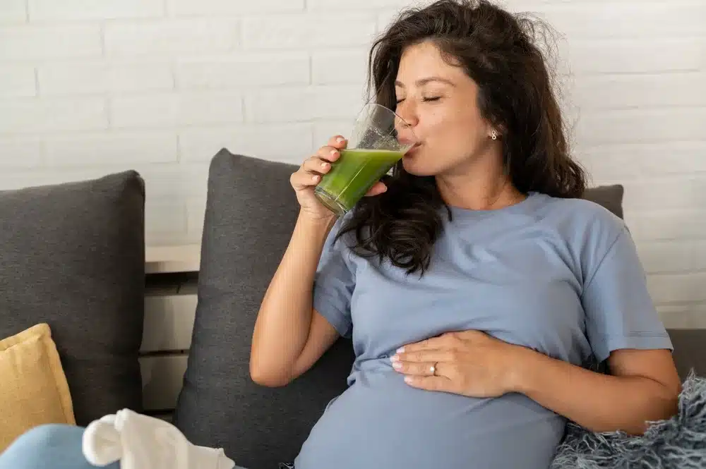 pregnant women drinking healthy
