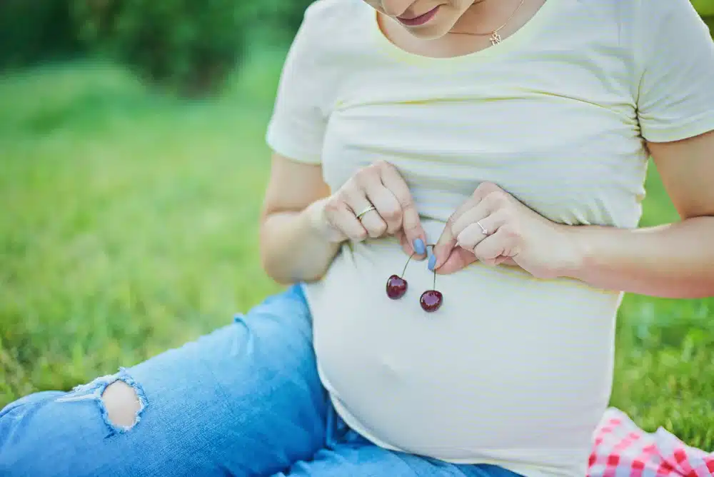 is it safe to eat cherries while pregnant