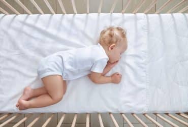 is it safe for babies to sleep on side.